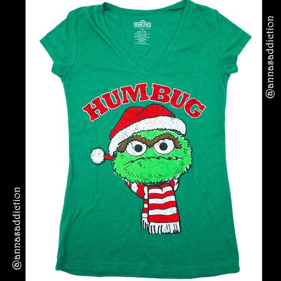 Sesame Street Tops - Oscar the Grouch Humbug Christmas t-shirt JR SIZE Medium Sesame Street Glitter M